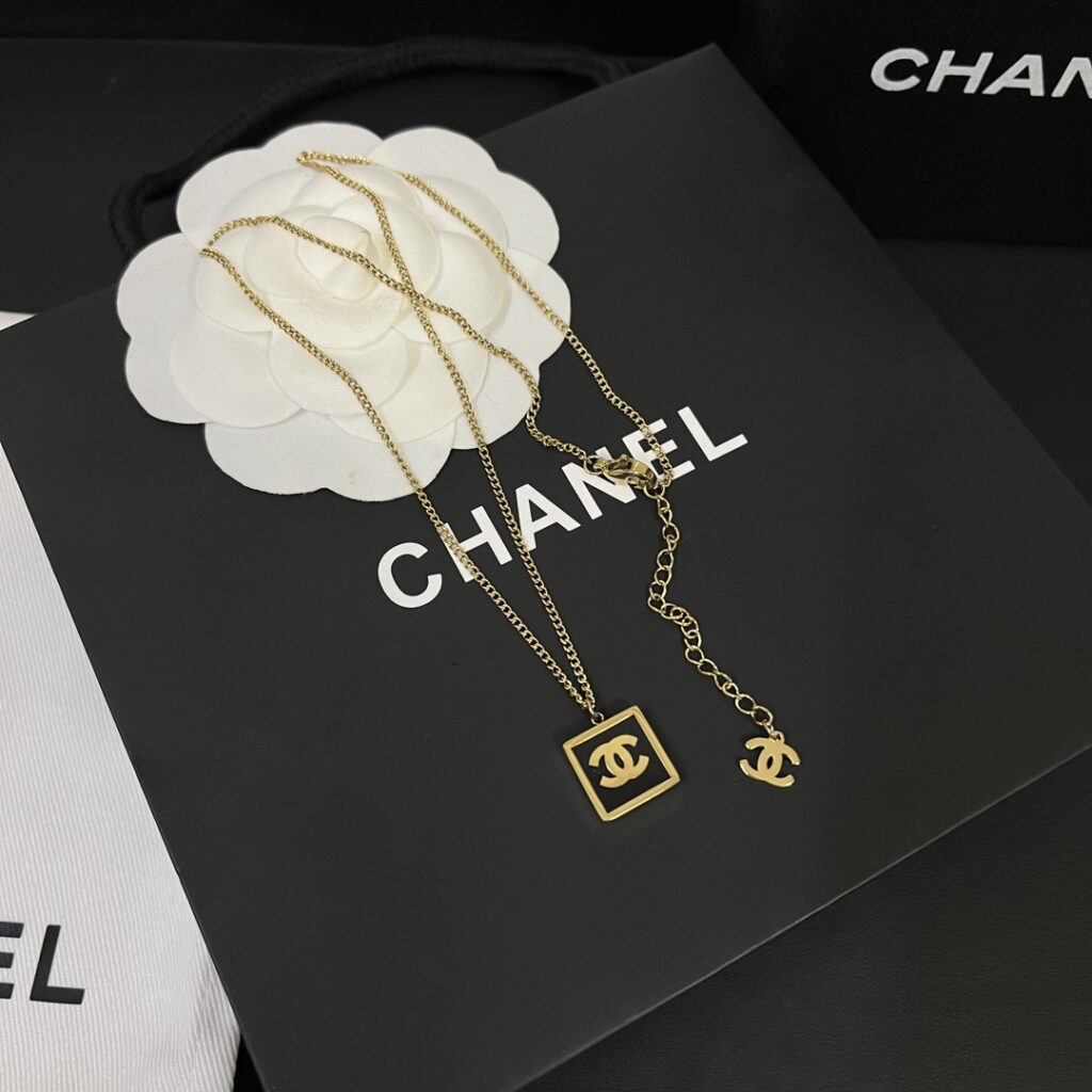 Designer Necklace editorial product context 1