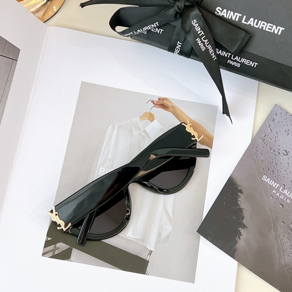 Designer Me 1 Bag editorial product context 2