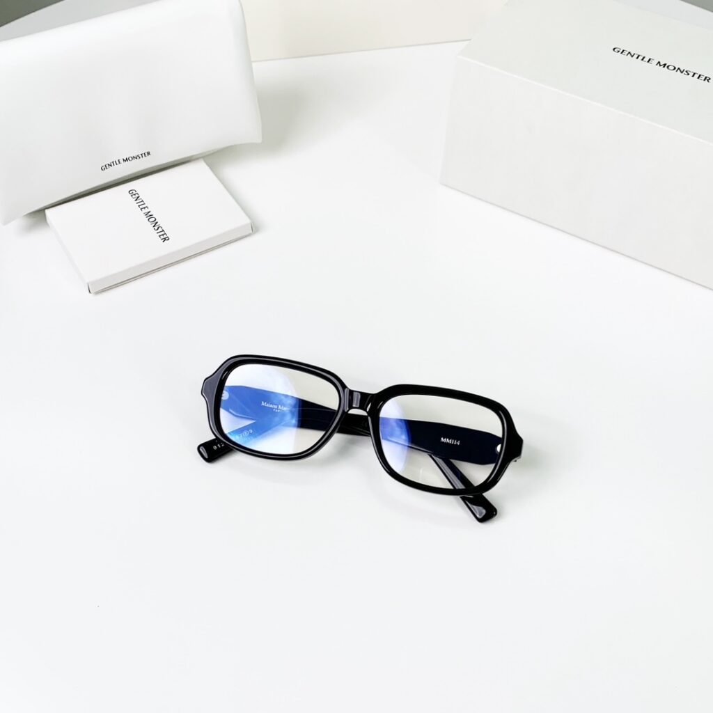 Designer D1M Handbag editorial product context 1