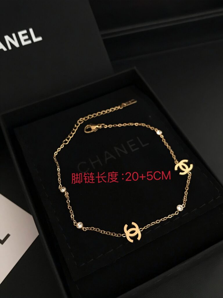 Designer B018 Bag editorial product context 1