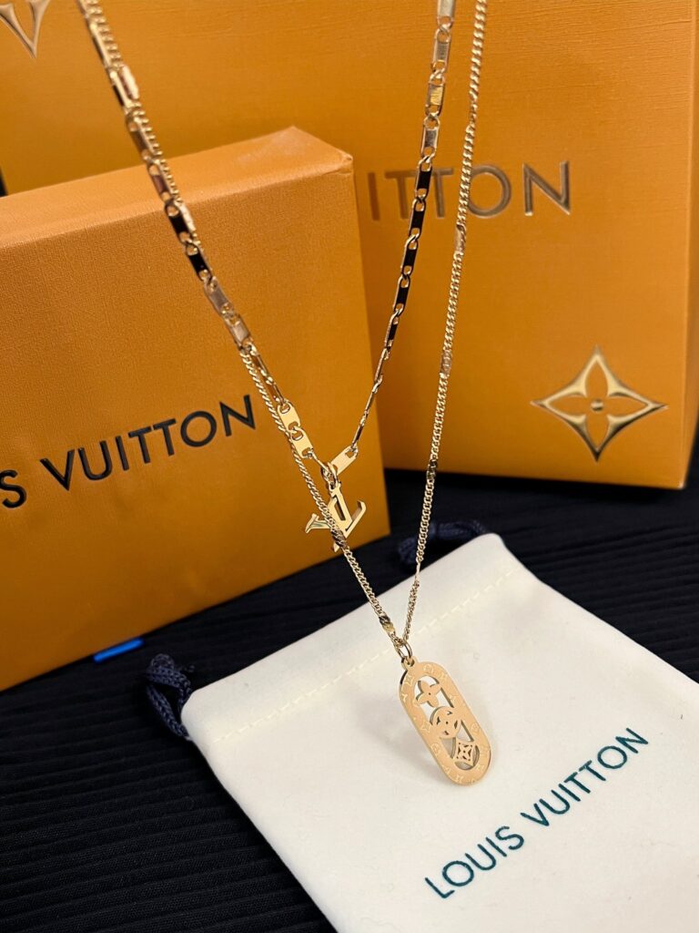 Designer Necklace editorial product context 1
