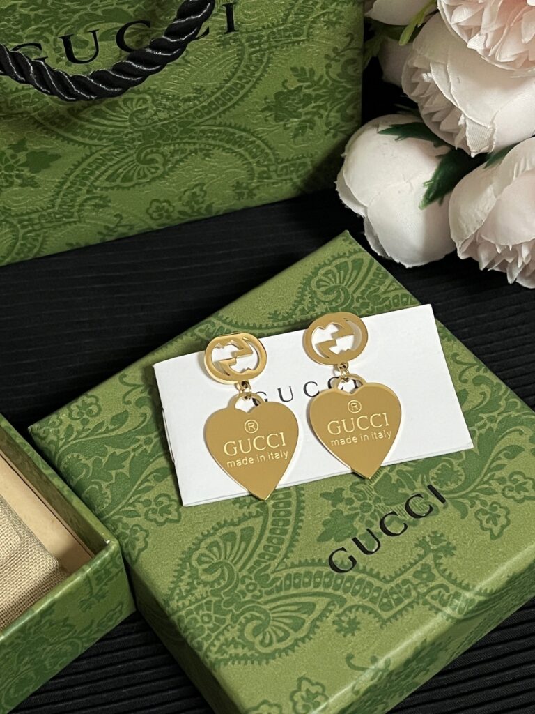 Designer A992 Ring editorial product context 3