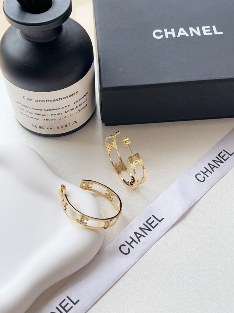 Designer A997 Ring editorial product context 3