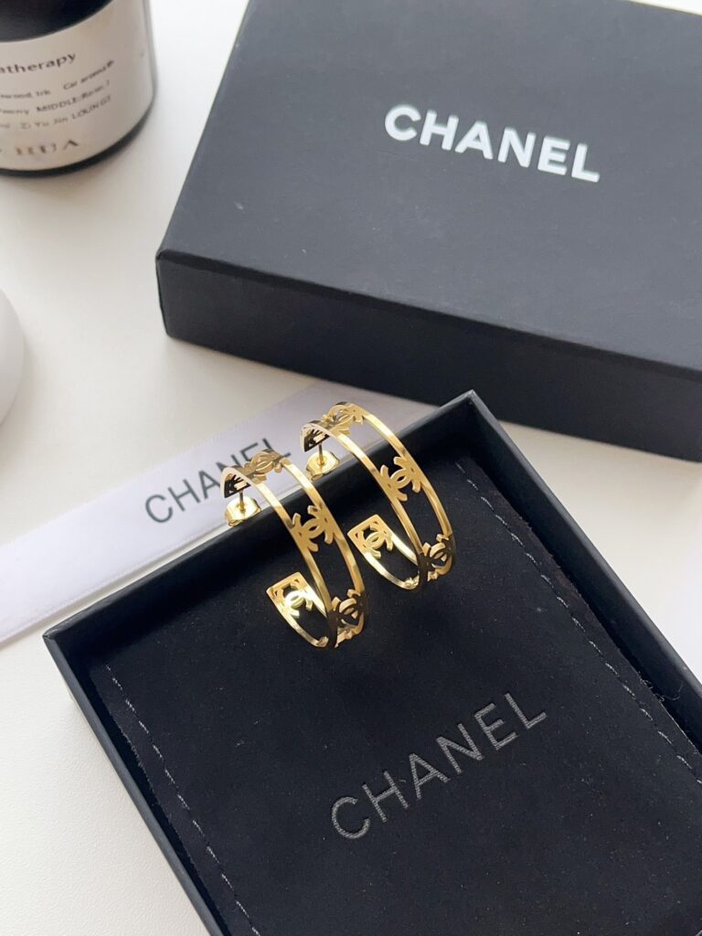 Designer A997 Ring editorial product context 2