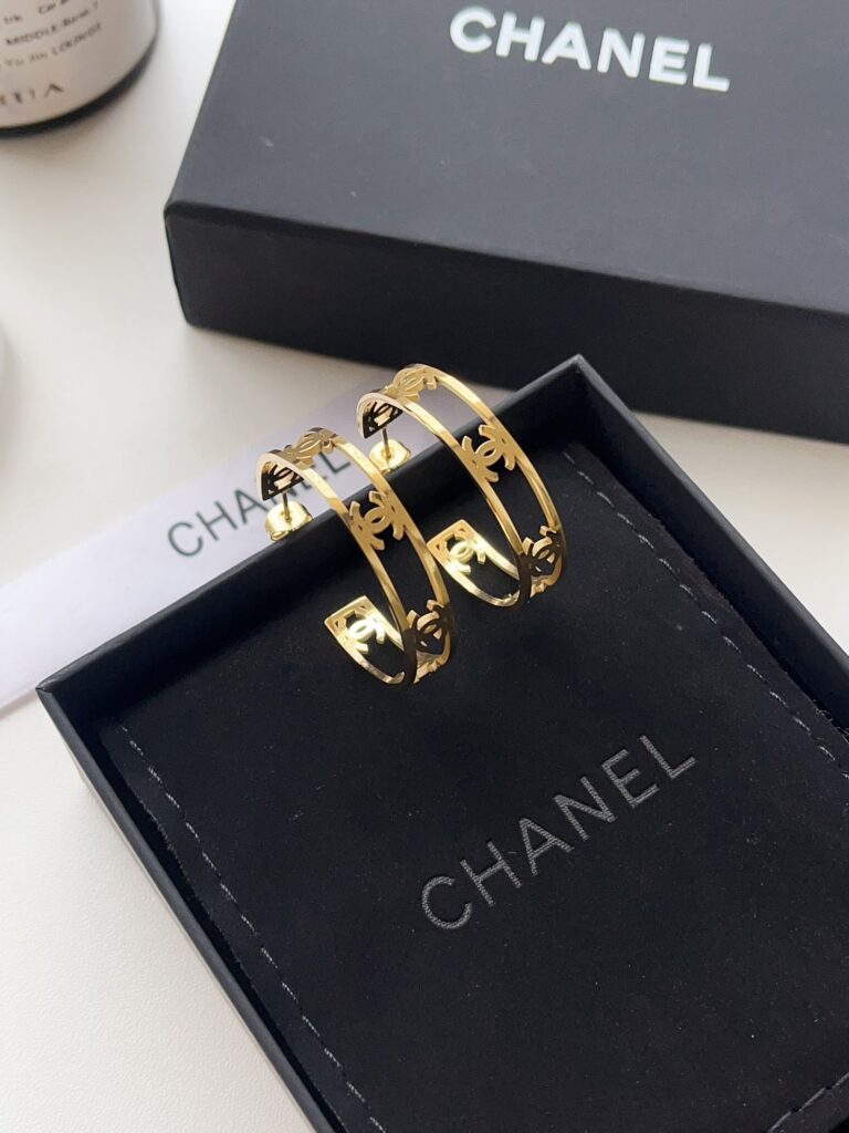 Designer A997 Ring editorial product context 1