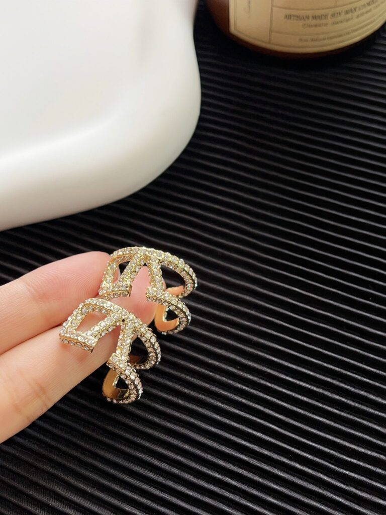 Designer A998 Ring editorial product context 3