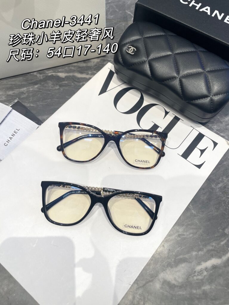 Designer O8D Bag editorial product context 2