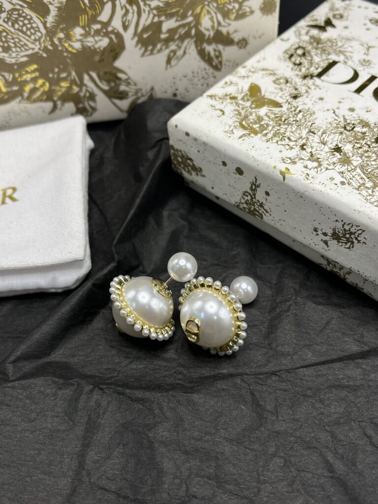 Designer Ring editorial product context 3