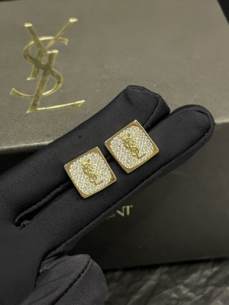 Designer Ring editorial product context 1
