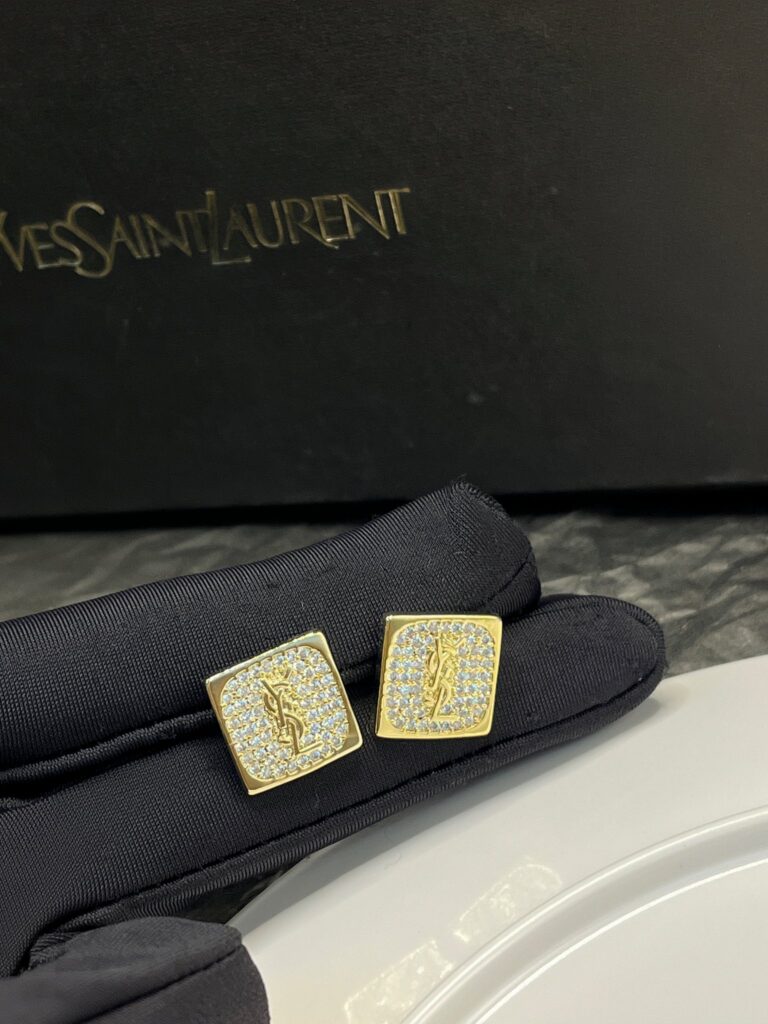 Designer Ring editorial product context 2