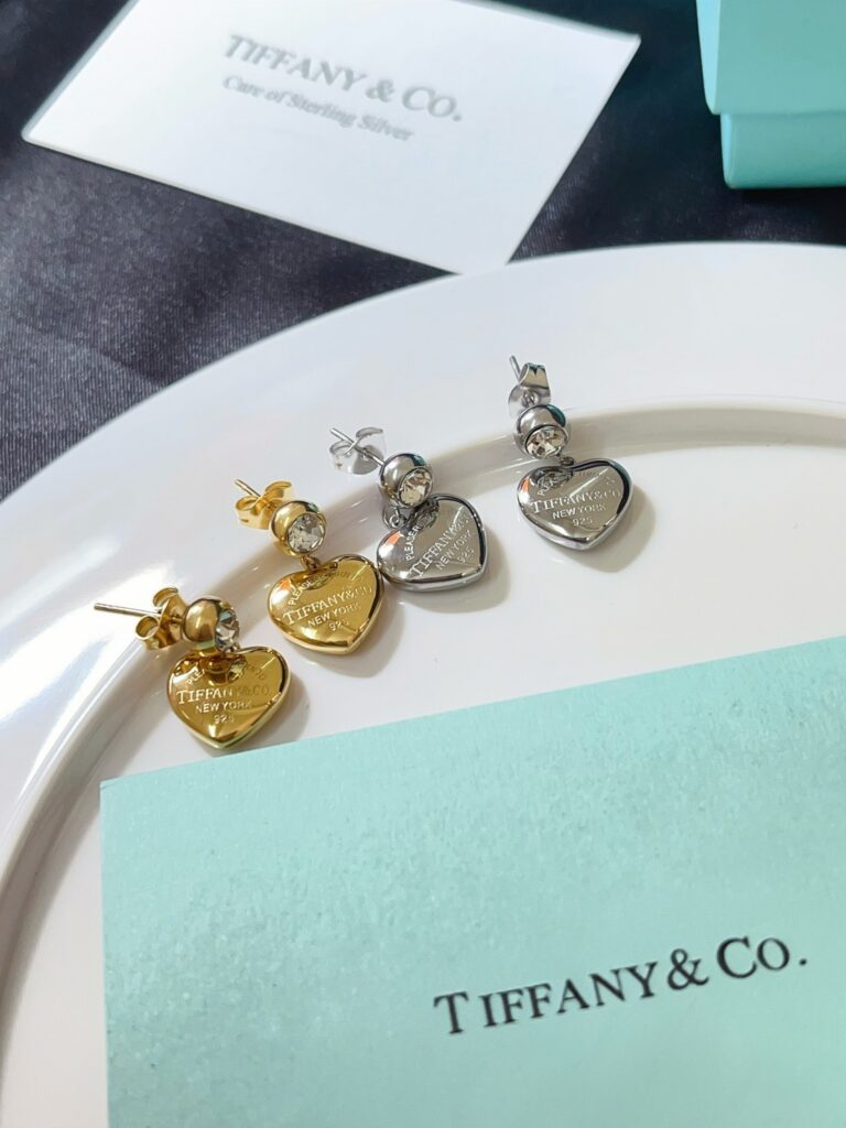 Designer Ring editorial product context 3