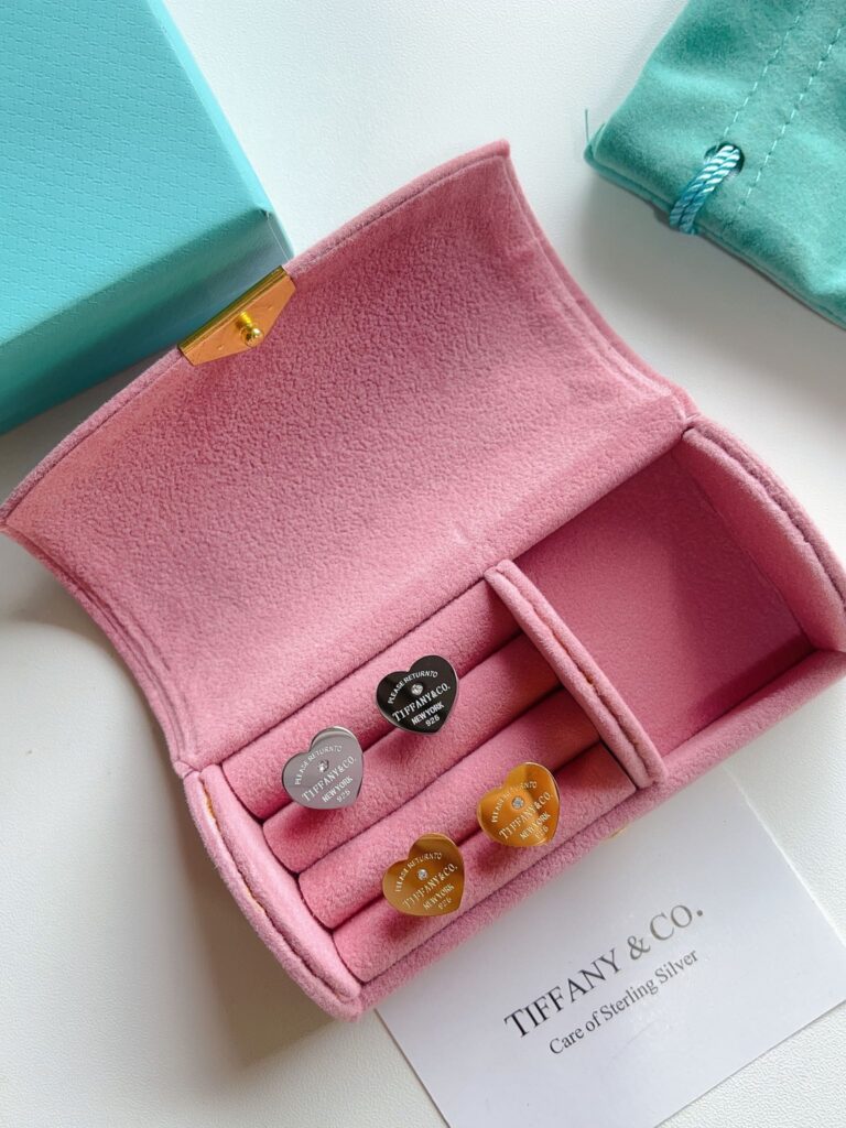 Designer Ring editorial product context 1