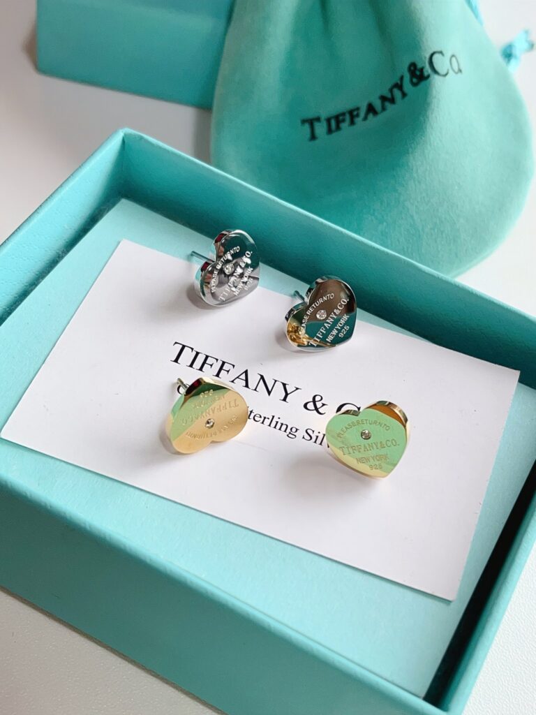 Designer Ring editorial product context 3