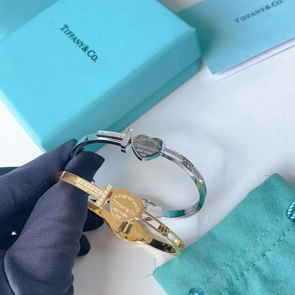 Designer S405 Bracelet editorial product context 3