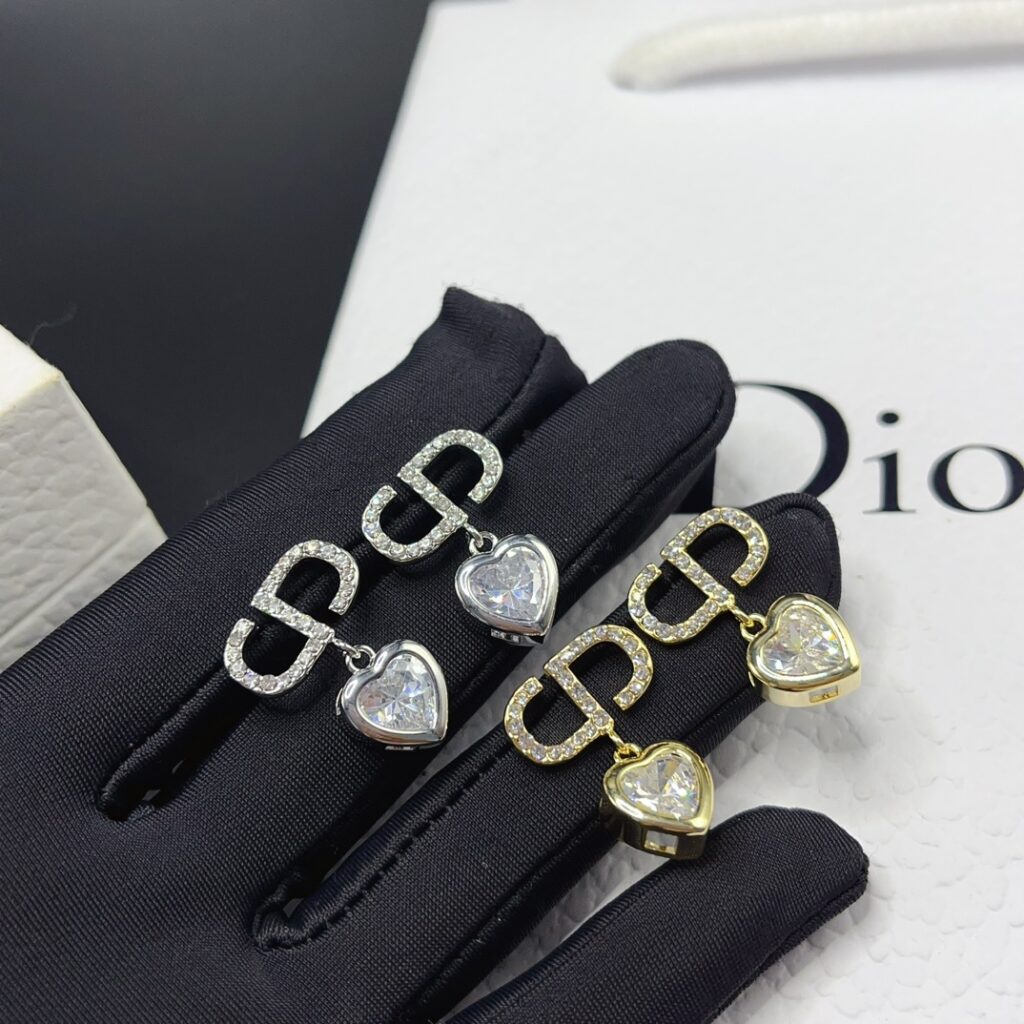 Designer Ring editorial product context 3