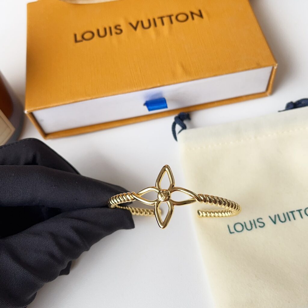 Designer S407 Bracelet editorial product context 1