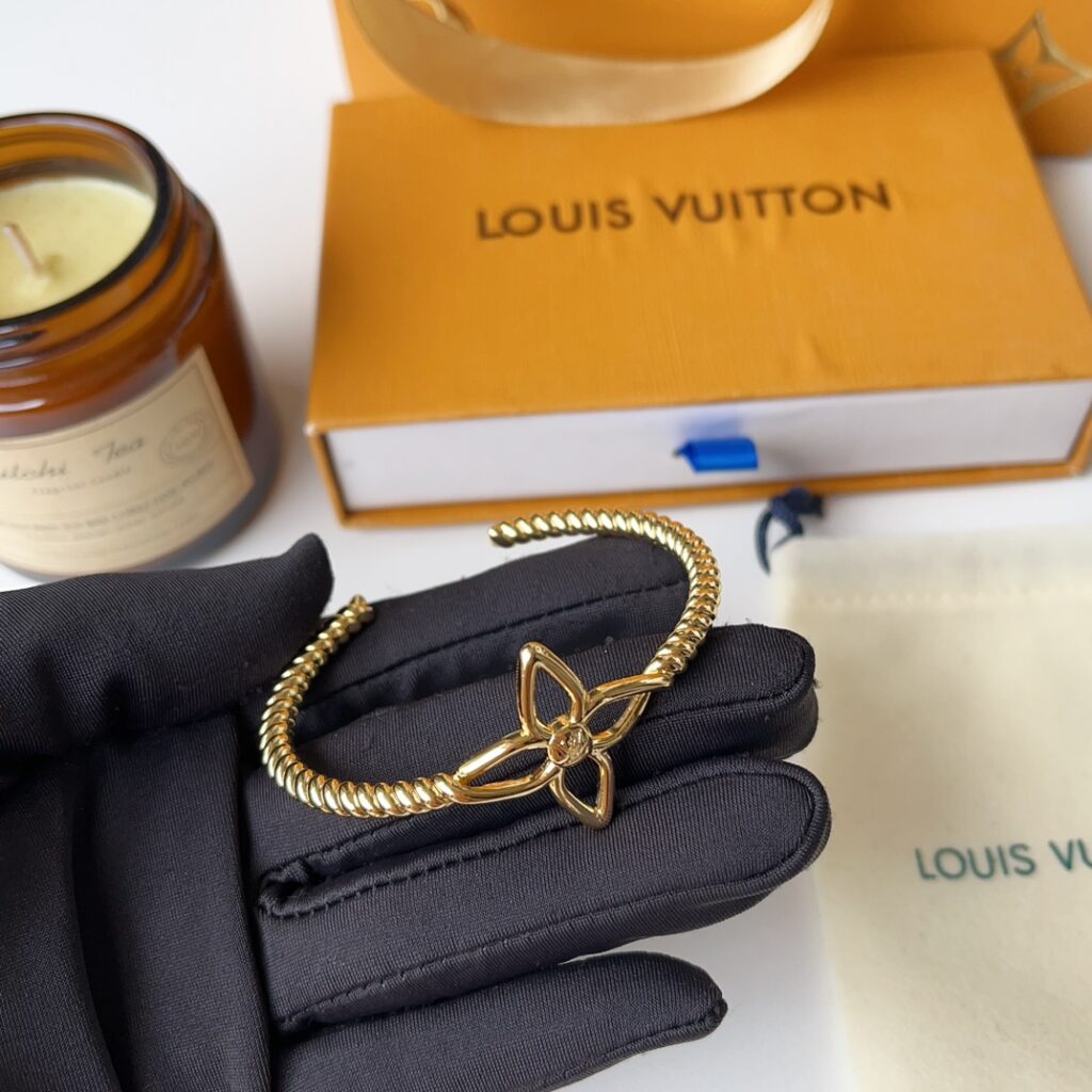 Designer S407 Bracelet editorial product context 2