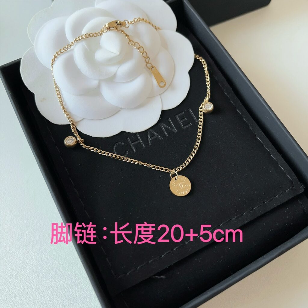 Designer B020 Bag editorial product context 1