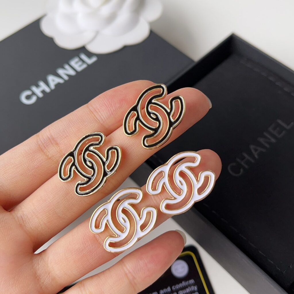 Designer Ring editorial product context 1
