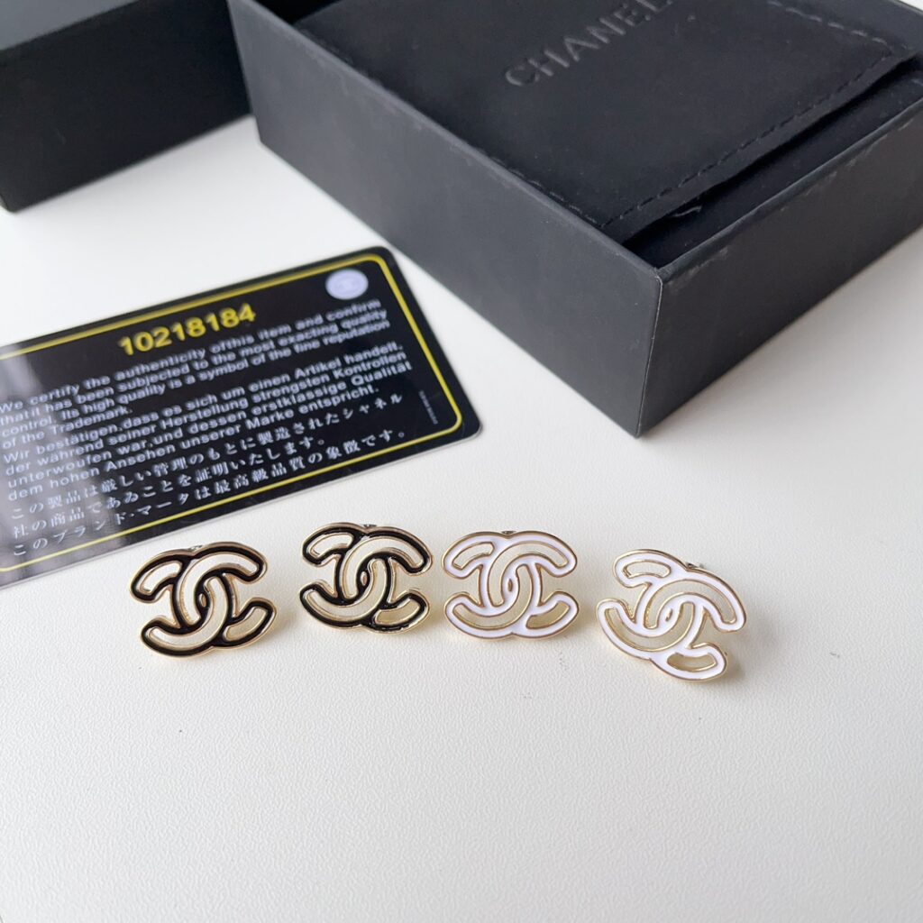 Designer Ring editorial product context 3