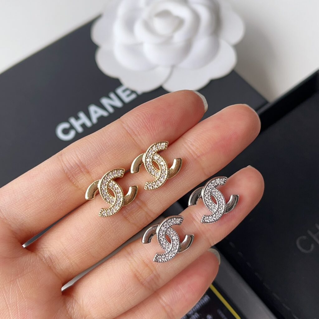 Designer Ring editorial product context 2