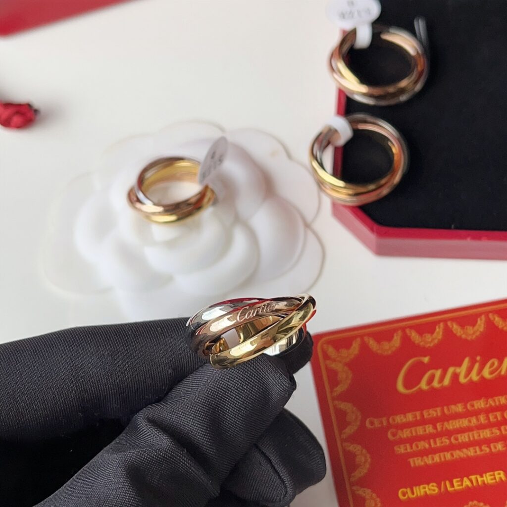 Designer J109 Ring editorial product context 1