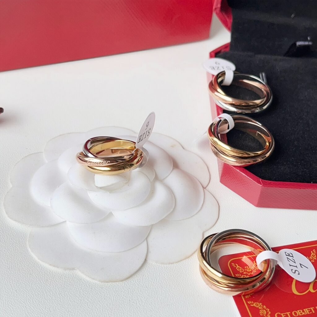 Designer J109 Ring editorial product context 3
