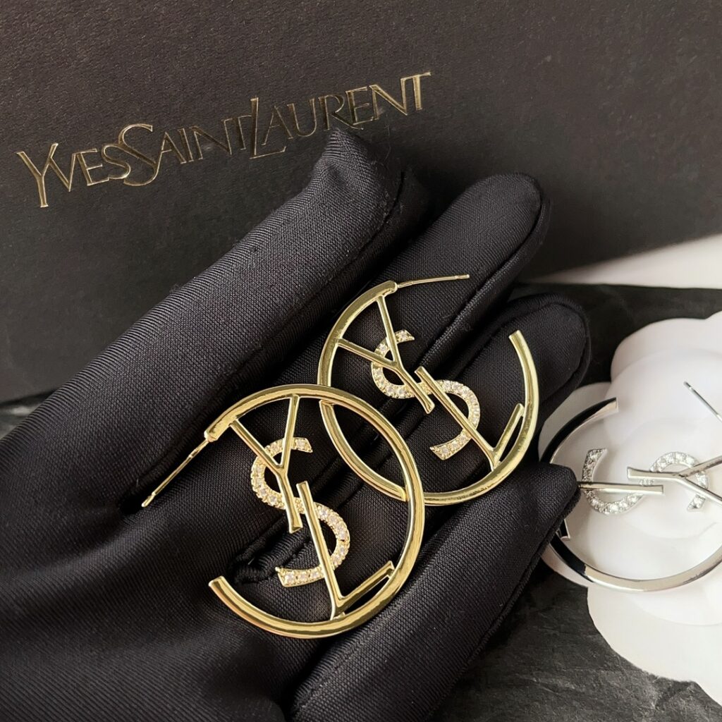 Designer Ring editorial product context 3