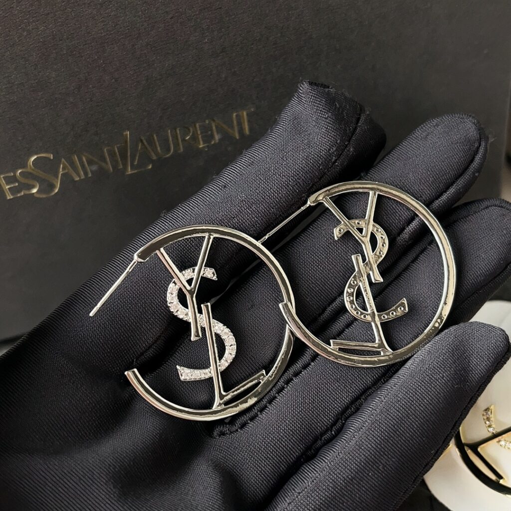 Designer Ring editorial product context 2