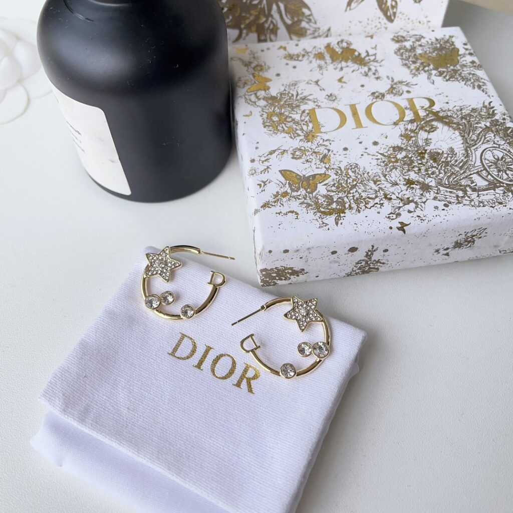 Designer Ring editorial product context 2