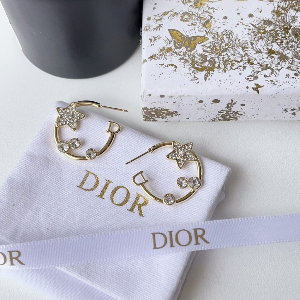 Designer Ring editorial product context 3