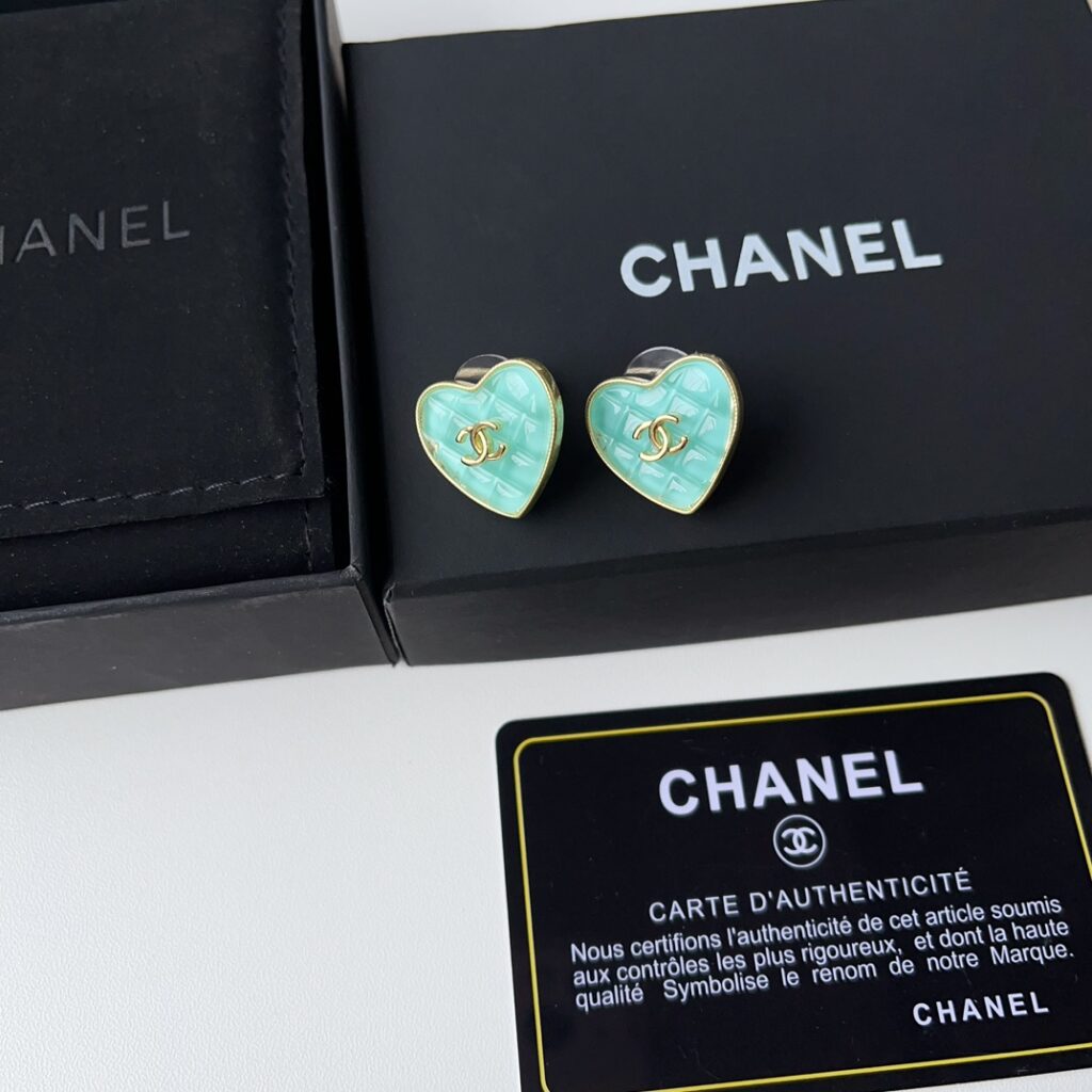 Designer Ring editorial product context 3