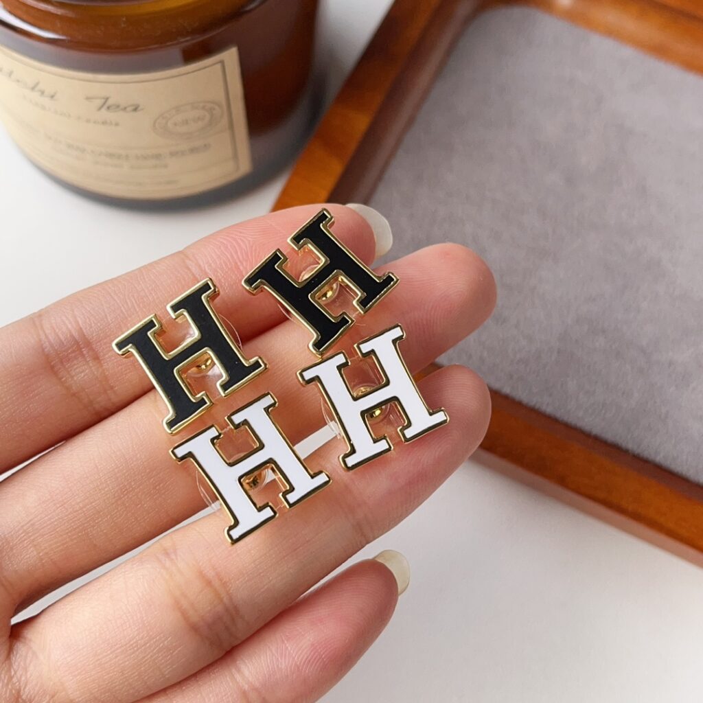 Designer Ring editorial product context 3