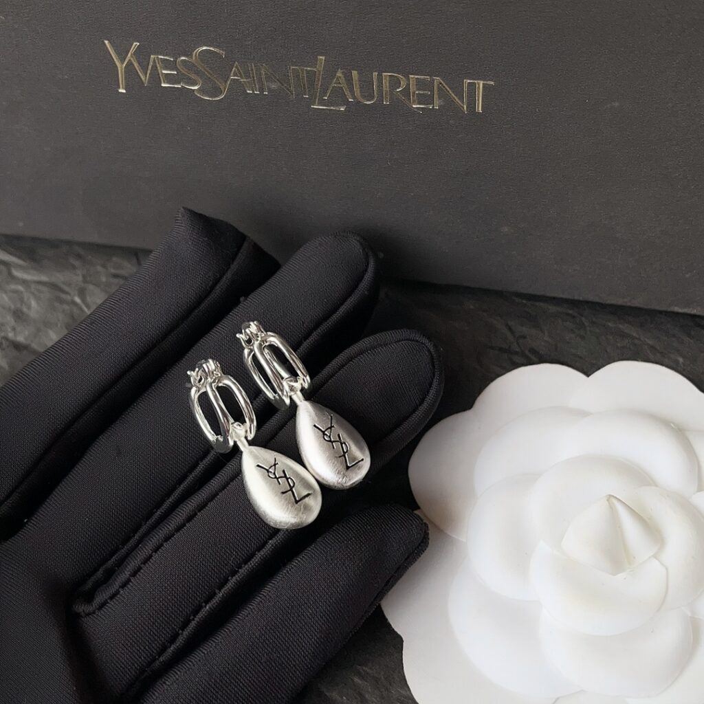 Designer Ring editorial product context 2