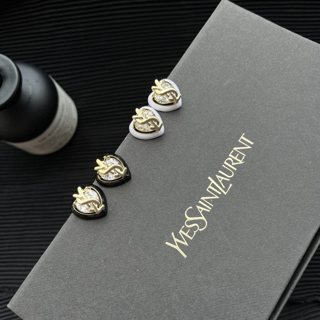 Designer Ring editorial product context 3