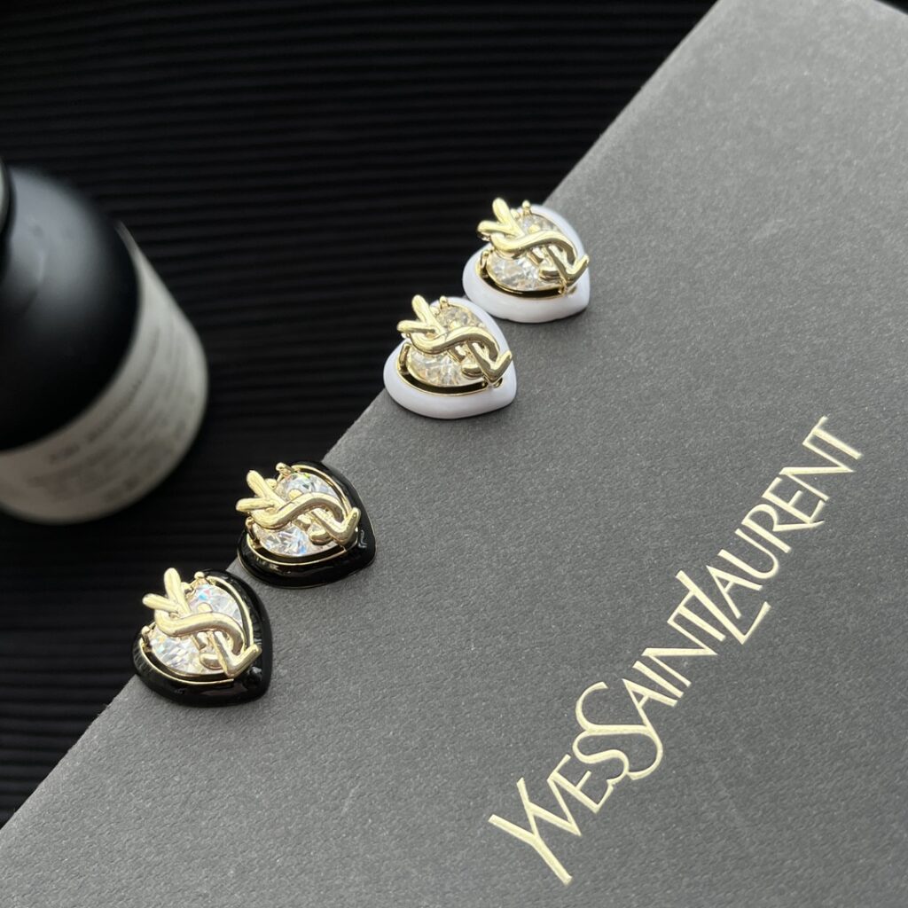Designer Ring editorial product context 2