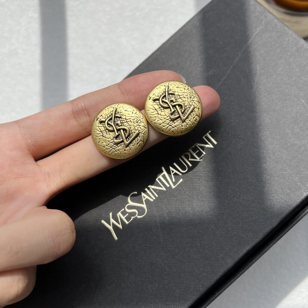 Designer Ring editorial product context 2