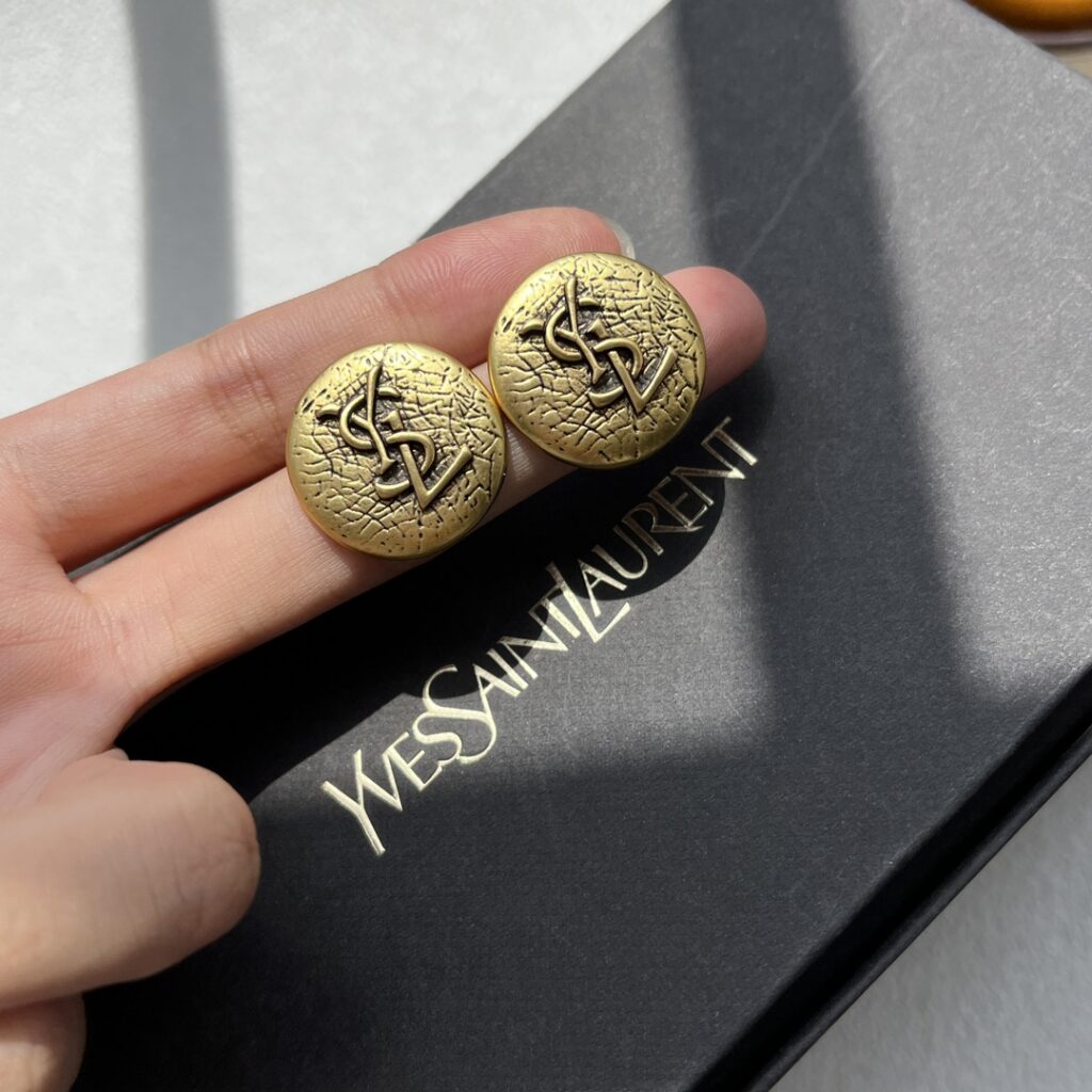 Designer Ring editorial product context 1