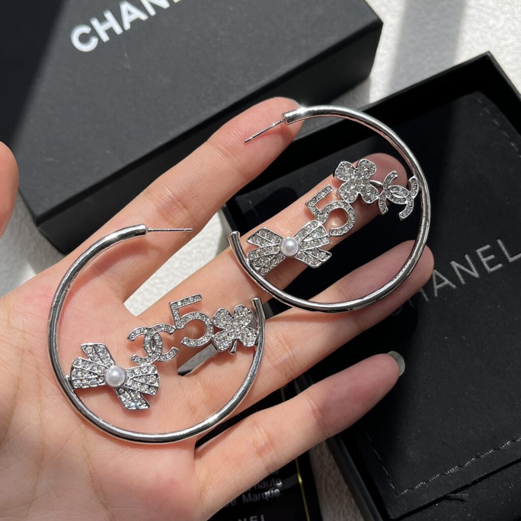 Designer Ring editorial product context 2
