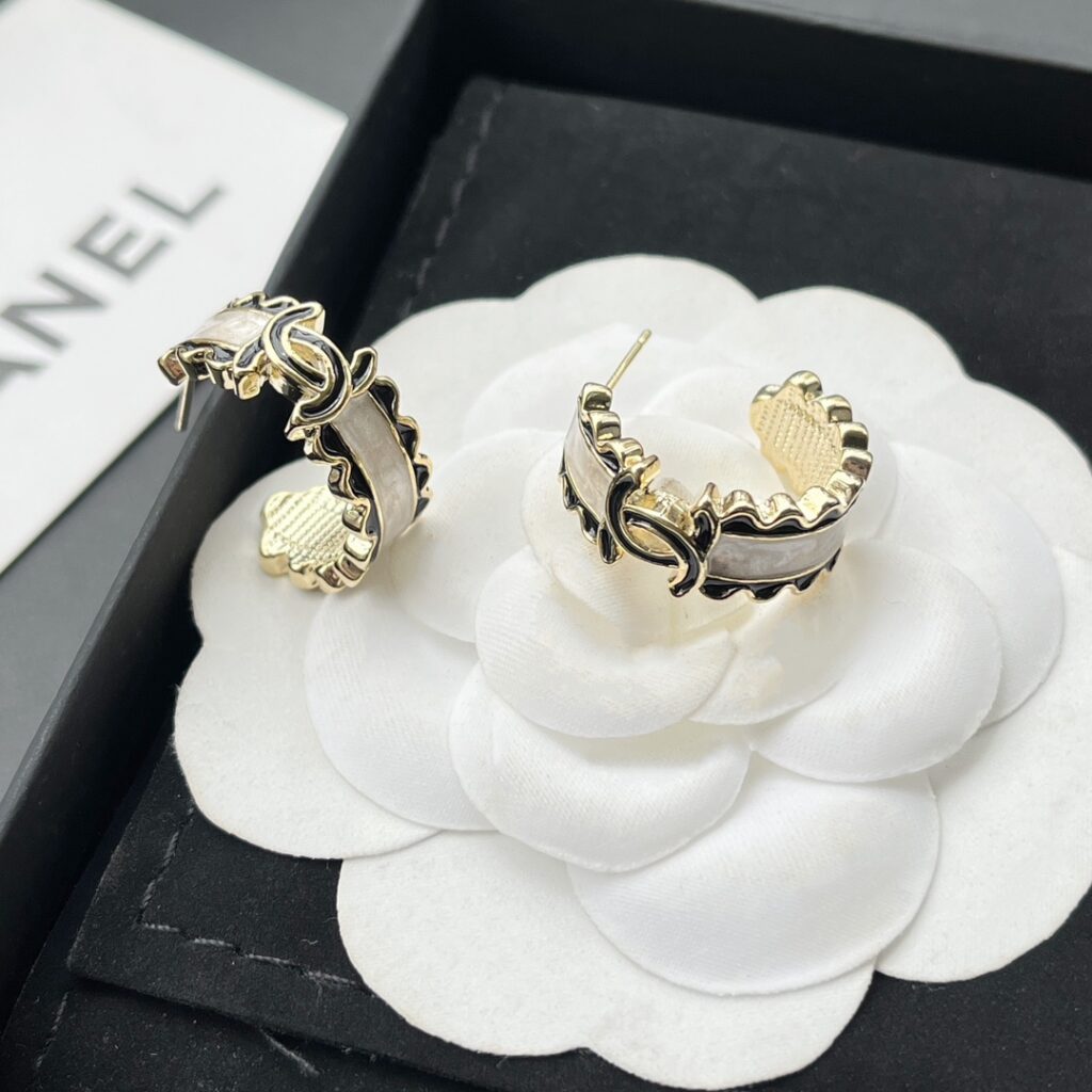 Designer Ring editorial product context 1