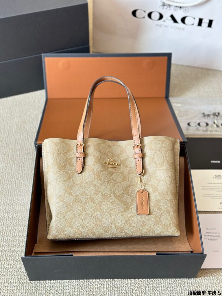 Coach Mollie 25 Logo Calfskin Leather Tote Bag 20 cm editorial product context 1