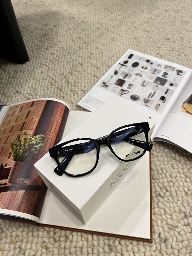 Designer Onv Bag editorial product context 1