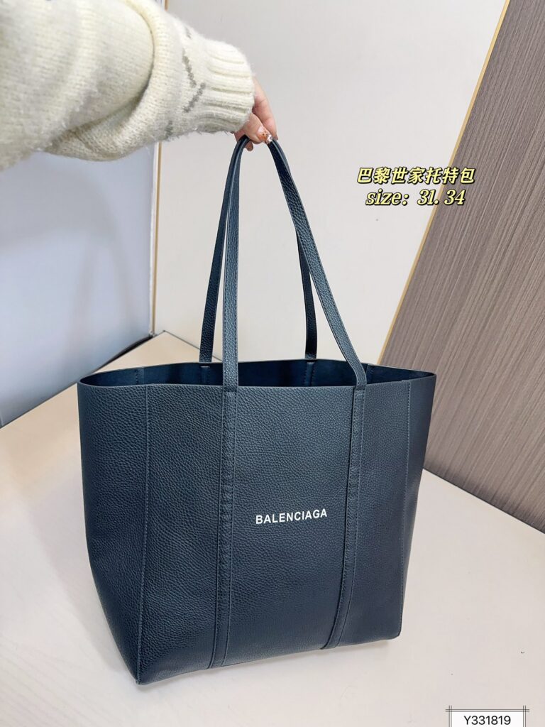 Balenciaga 120 31 34 Tote Bag editorial product context 1