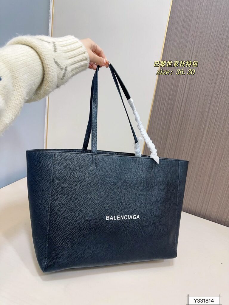 Balenciaga 115 36 30 Tote Bag editorial product context 1