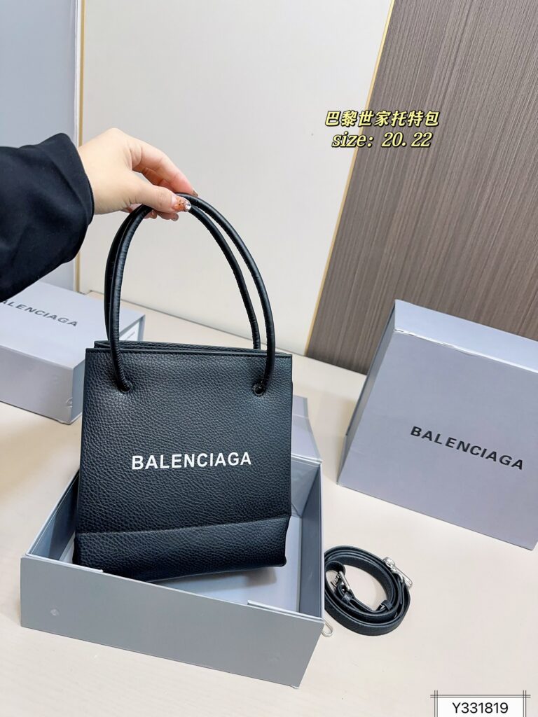 Balenciaga 120 20 22 Tote Bag editorial product context 1