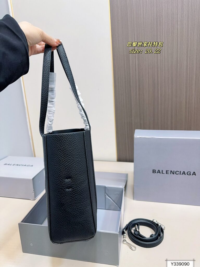 Balenciaga 100 20 22 Tote Bag editorial product context 2