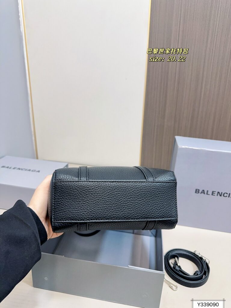 Balenciaga 100 20 22 Tote Bag editorial product context 3