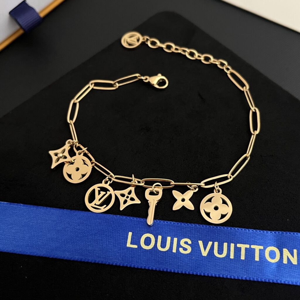 Designer L162 Necklace editorial product context 2