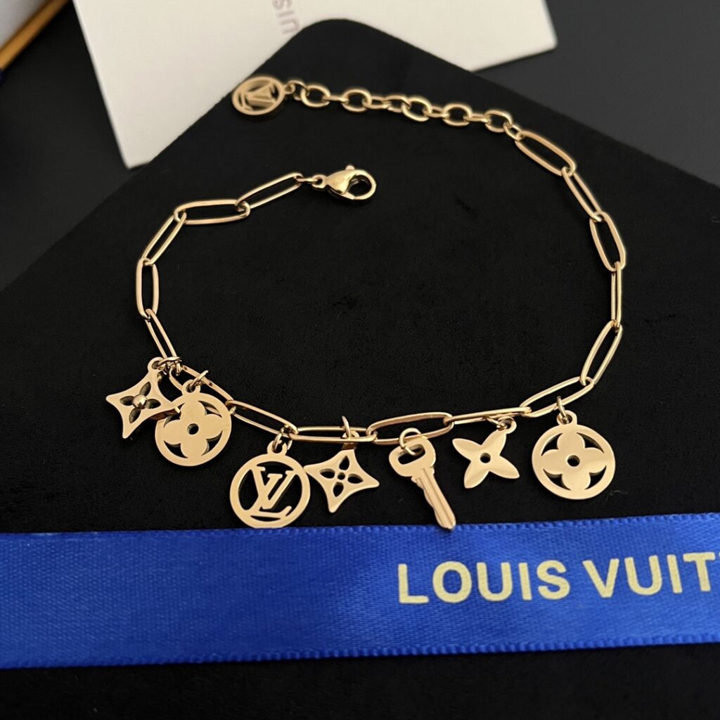 Designer L162 Necklace editorial product context 3