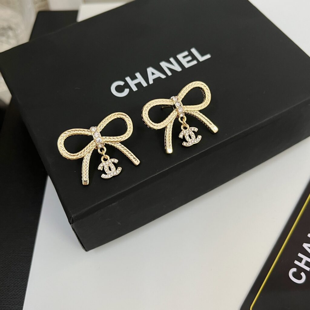 Designer Ring editorial product context 1
